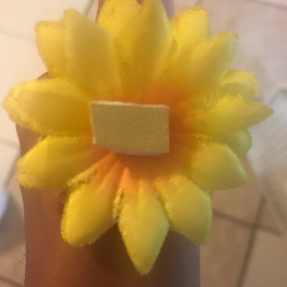 Flower ring - Picture 2 of 4